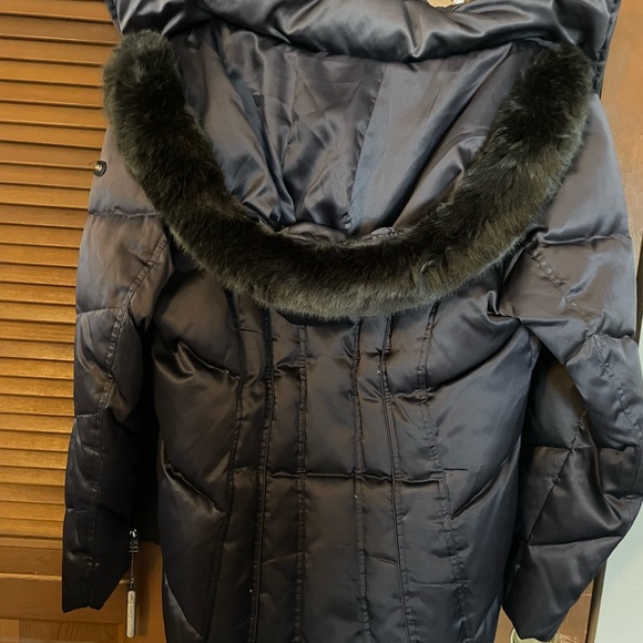 Beautiful metallic gray down winter coat, detachable fur lined hood - Picture 3 of 6